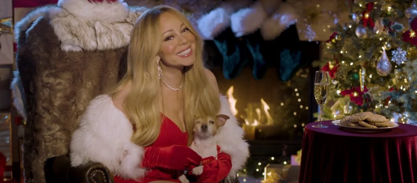 Mariah Carey αλά Τίνα Τάρνερ... στο πιο viral βίντεο για τα Χριστούγεννα
